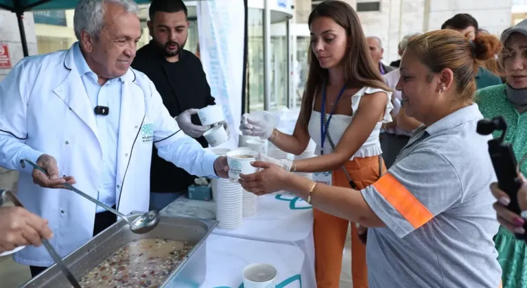 Nilüfer Belediye Başkanı Şadi Özdemir, Çalışanlara Aşure İkramında Bulundu