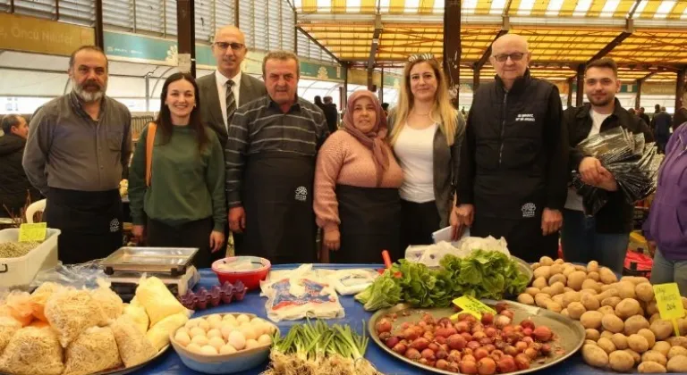 Nilüfer Belediyesi, Üretici Esnafa Pazar Önlüğü Dağıtıp Kurumsal Yapıyı Güçlendirdi