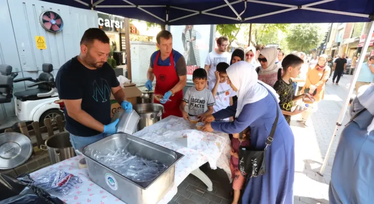 Odunpazarı Belediyesi Muharrem Ayında Vatandaşlara Aşure İkram Ediyor