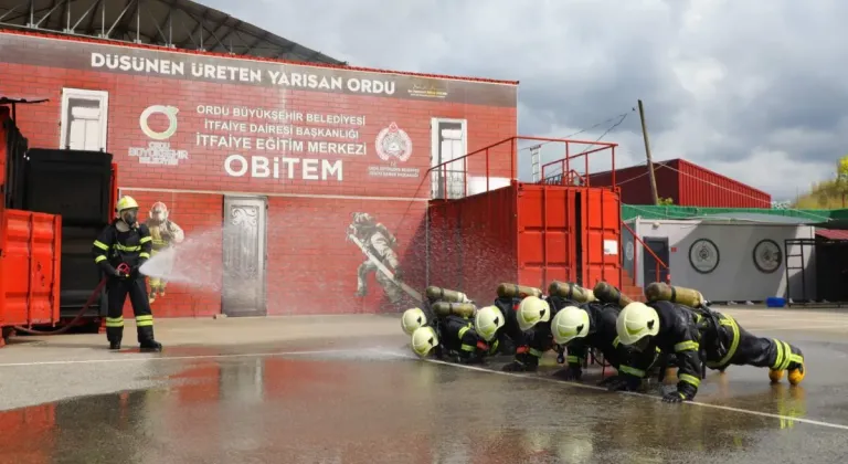 Ordu Büyükşehir Belediyesi İtfaiye Eğitim Merkezi Öğrencilere Kapsamlı Yangına Müdahale Eğitimi Verdi