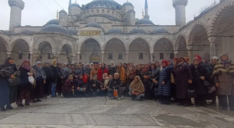 Pazaryeri Kadınları İstanbul'un Ünlü Camilerini Gezdi: Renkli Bir Kültürel Deneyim