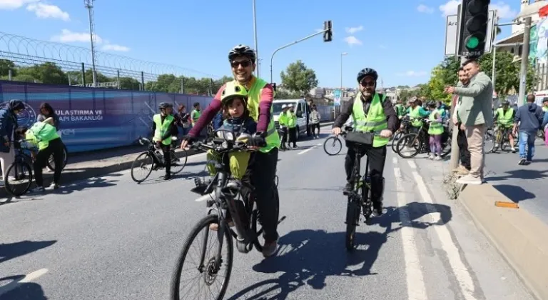 Pedallar eş zamanlı çevrildi