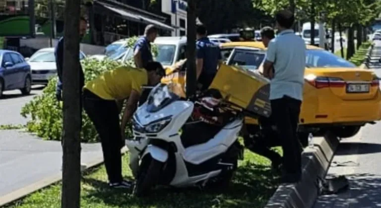 Pendik'te ticari taksi ile motosiklet çarpıştı: 1 yaralı