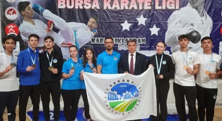 Sakarya Büyükşehir Belediyesi Karate Takımı Bursa'da Zafer Dolu Performans Sergiledi