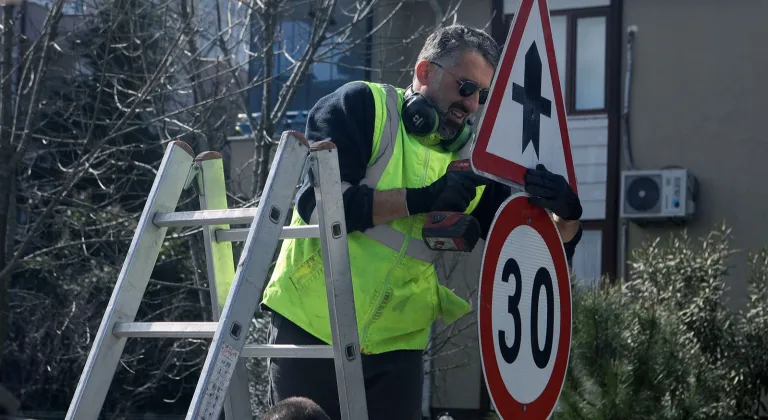 Sakarya Büyükşehir’den Sorunlara Anında Çözüm: Kentsel Bakım Onarım Ekibi Devrede!