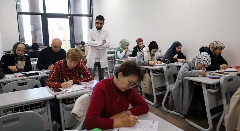 Sakarya SAMEK'te Farklı Renk ve Kültürlerden İnsanlar Türkçe Öğreniyor