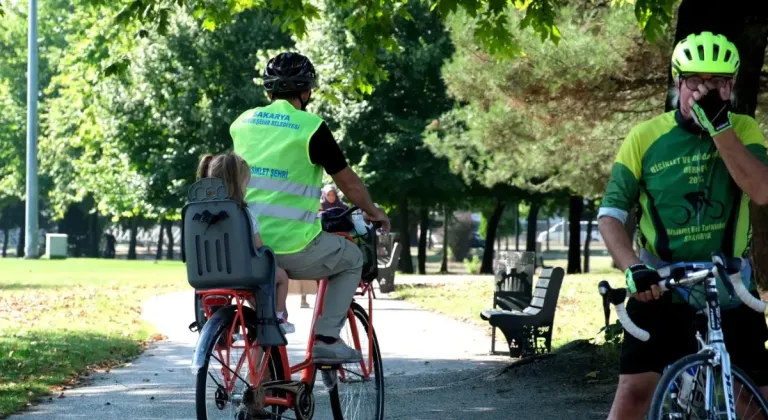 Sakarya'da Bisiklet Keyfi: Aileler Dostluğa Pedal Çevirdi