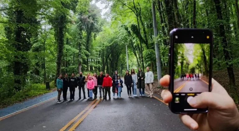 Sakarya'da dereceye giren öğrenci ve ailelerine turizm gezisi