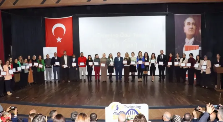 Sakarya'da eTwinning Ödül Töreni İle Yenilikçi Eğitim Anlayışı Ödüllendirildi