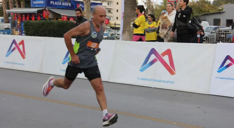 Sakaryalı isim Mersin Maratonu'nda şampiyonluk kazandı