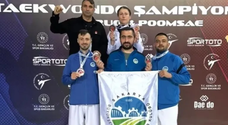 Sakaryalı Taekwondocular Antalya’da Madalyaları Topladı