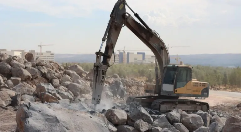 Şanlıurfa'da Dağeteğinde Yeni Yol Açma Çalışmaları Sürüyor