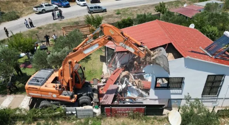 Seferihisar Belediye Başkanı'nın yıkım kararı büyük tepki topladı