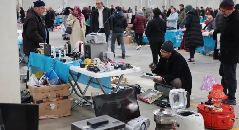 Selçuklu 2. El Pazarı'na yeni gününde yoğun ilgi 