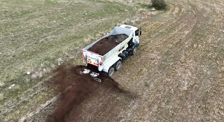 Selçuklu Belediyesi'nden Çiftçilere Yeni Destek: Kamyon Üzeri Gübre Dağıtım Makinesi