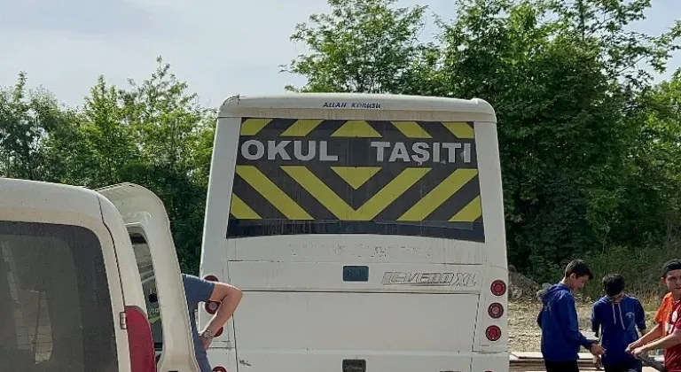 Servis sürücüsü, öğrencilerle birlikte polisten kaçtı