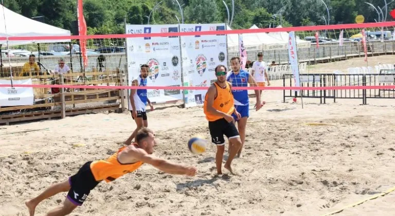 Şile Sahili Canlı Renklere Büründü! Plaj Voleybolu Turnuvası Heyecanı