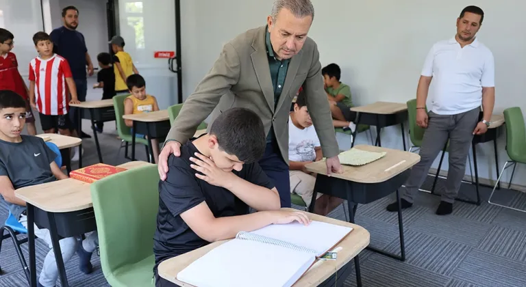 Sivas Selimiye Kültür Merkezinde Görme Engelli Öğrenci Braille Alfabesiyle Kur'an Okumayı Başarıyla Tamamladı