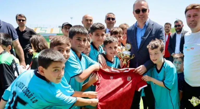 Sivas'ta Muzaffer Güner anısına futbol turnuvası