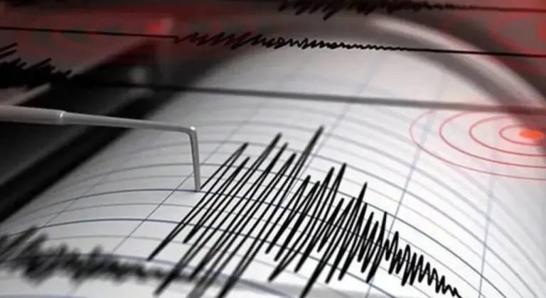 Son Dakika: Marmara'da Deprem! İstanbul Sallandı (3.9 Büyüklük)