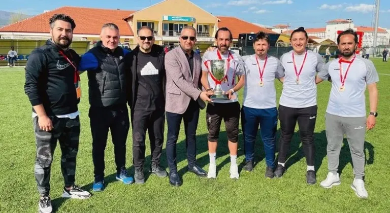 Talasgücü U14 Takımı İstanbul Kartalspor'u Yenerek Türkiye Şampiyonu Oldu