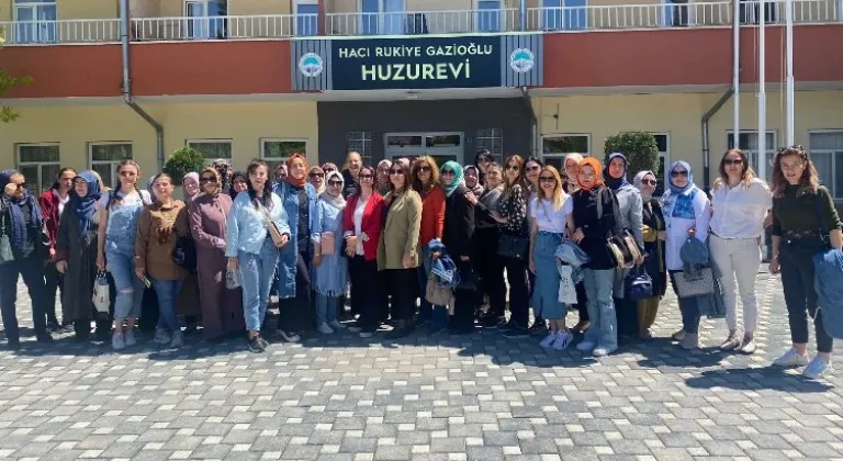 Talaslı kursiyerlerden Huzurevi’ne ‘Anneler Günü’ ziyareti