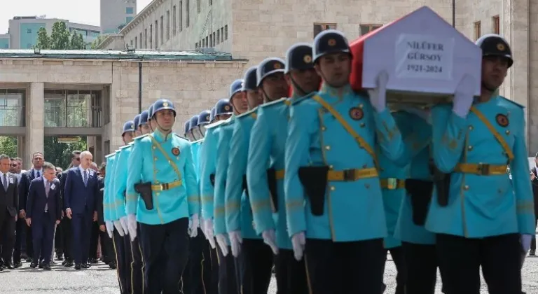 TBMM Başkanı Numan Kurtulmuş, Celal Bayar'ın Kızı Nilüfer Gürsoy İçin Meclis'teki Son Görevinde Hazır Bulundu