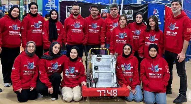 Tenzile Erdoğan Kız Anadolu İmam Hatip Lisesi Robot Takımı ABD'den Ödülle Döndü