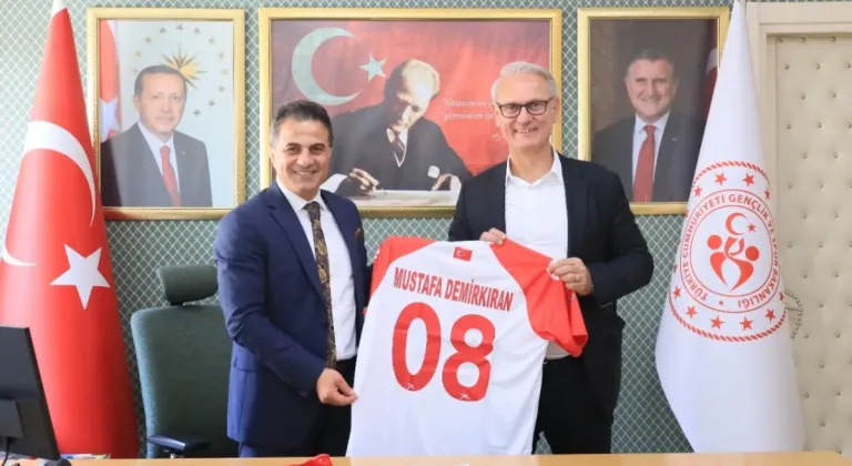 THF Başkanı Kılıç, Rize ve Artvin’de hentbol için görüşmelerde bulundu