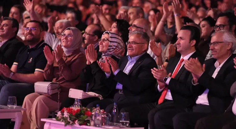 TRT sanatçıları Kayseri'de kulakların pasını sildi