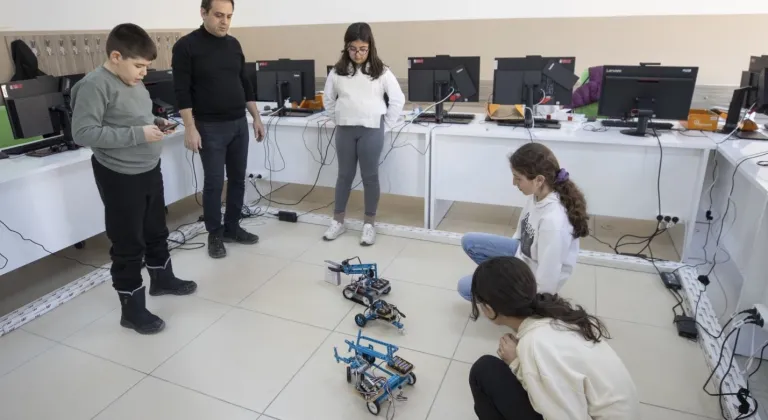 Tunceli'de Gençler, Robotik Kodlama ile Özgüvenlerini Geliştiriyorlar