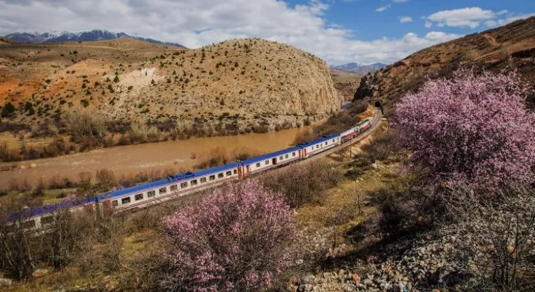 Turistik Tatvan Treni Yolculukları Bol Kültürel ve Tarihi İzler Taşıyacak