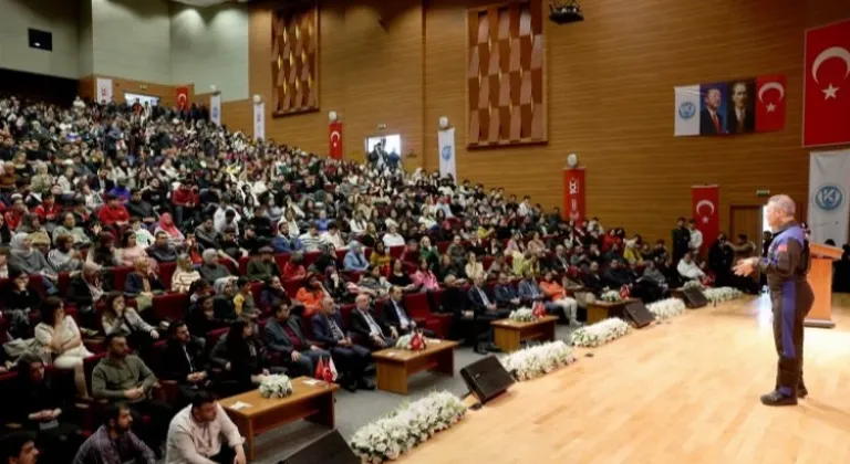 Türkiye'nin İlk Astronotu Alper Gezeravcı, KAYÜ'nde Gençlerle Buluştu