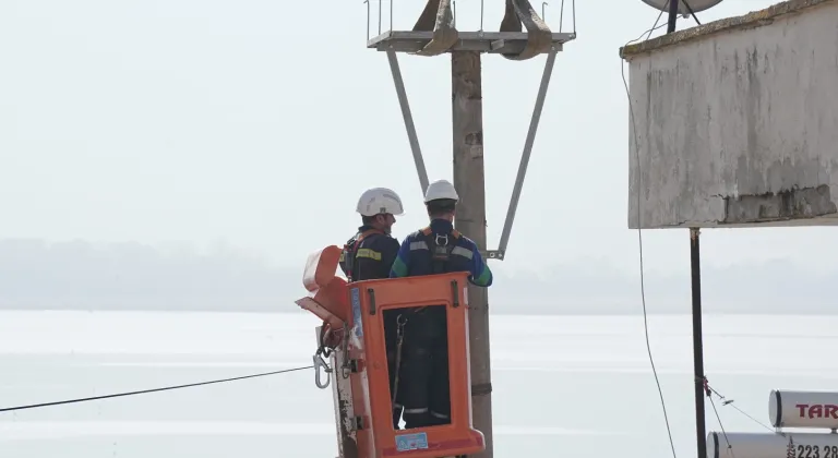 UEDAŞ Leylekler İçin Elektrik Direklerini Hazırladı