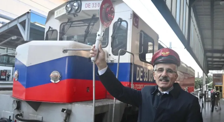 Ulaştırma Bakanı'ndan Turistik Doğu Ekspresi'nin Yeni Sezonun İlk Seferine Destek