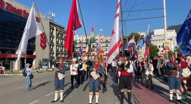 Uluslararası Altın Karagöz Halk Dansları Yarışması Bursa'da Başladı