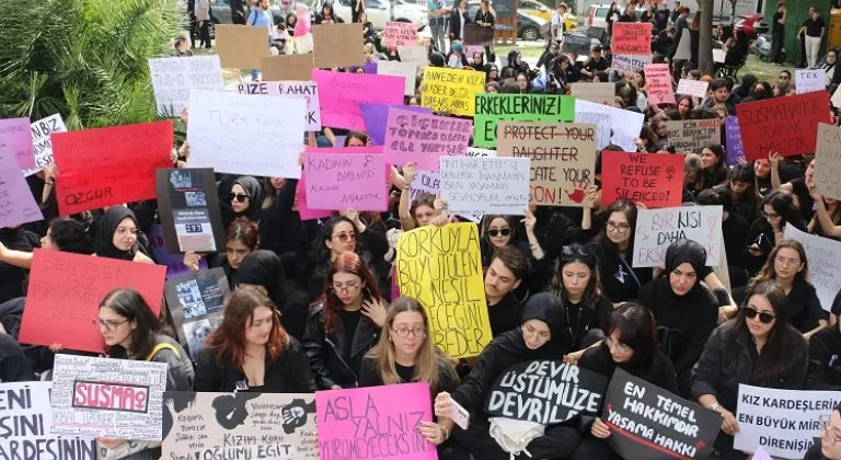 Üsküdar Üniversitesi “Şiddete Karşı” yürüdü!