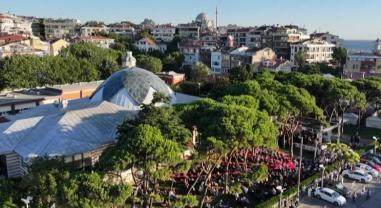 Üsküdar'da Cihat Aşkın'ın Türk Valsleri Performansıyla Klasik Müzik Konserleri Başladı