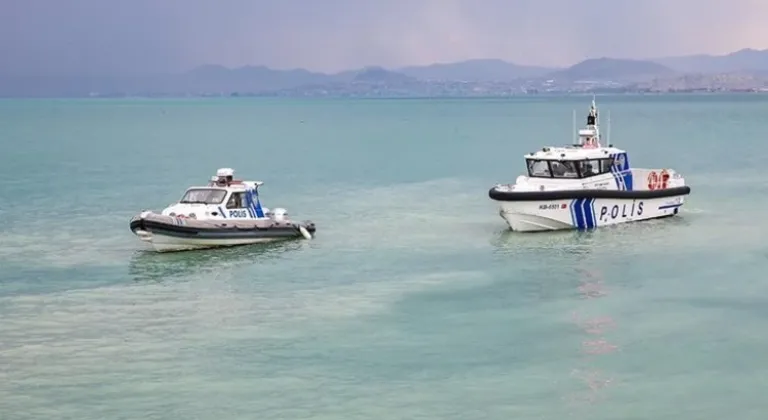 Van Gölü'nde Deniz Polisi Devriyesi ile Boğulma Vakalarına Anında Müdahale