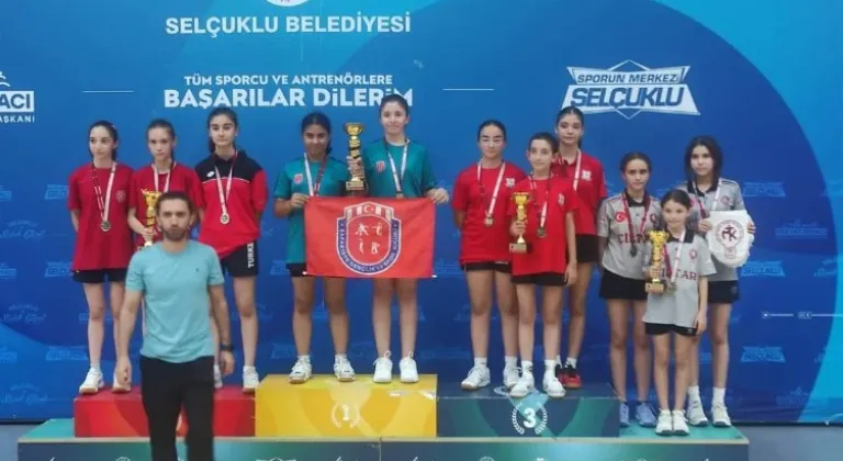 Yalovalı Masa Tenisçileri Konya'da Bronz Madalya Kazandılar