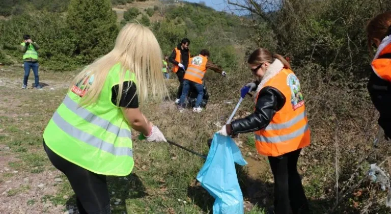 Yediyol Holding tarafından gerçekleştirilen etkinlikle 'Şile Hacıllı Şelalesi atıklardan arındırıldı'