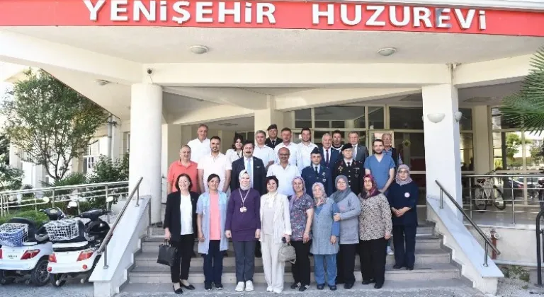 Yenişehir Halkı Belediye Meydanı’nda bayramlaştı