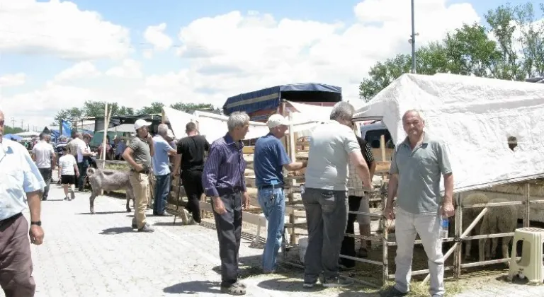 Yenişehir Kurban Pazarı’nda arife günü hareketliliği